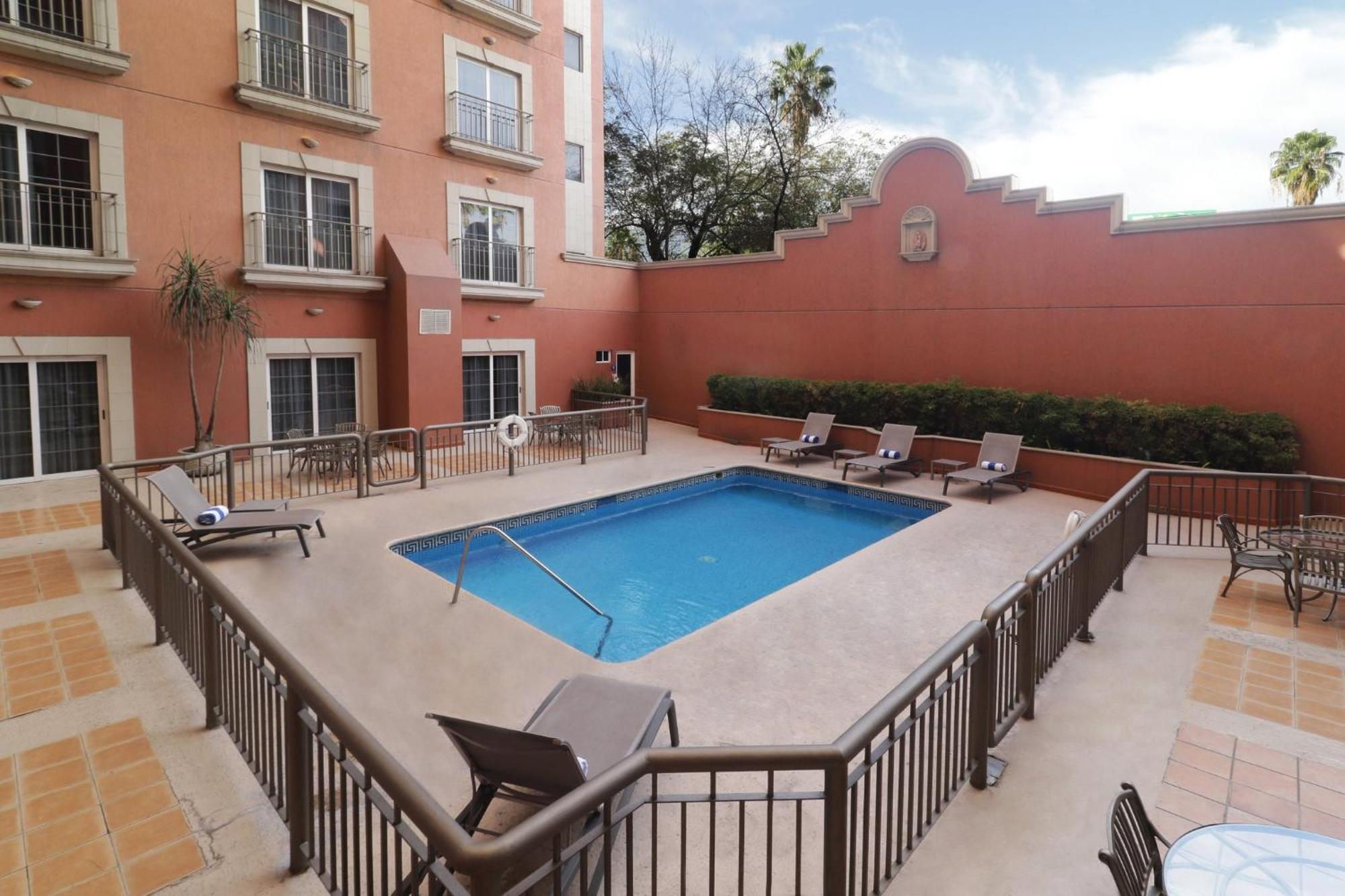 Holiday Inn Express Monterrey Galerias-San Jeronimo By Ihg Eksteriør billede